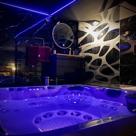 Loveroom Avec Jacuzzi 01 Chazey-sur-Ain Exterior foto
