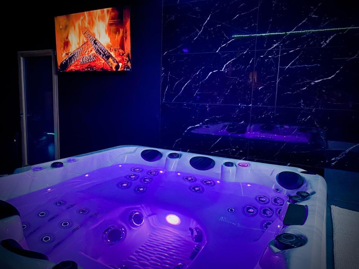 Loveroom Avec Jacuzzi 01 Chazey-sur-Ain Exterior foto