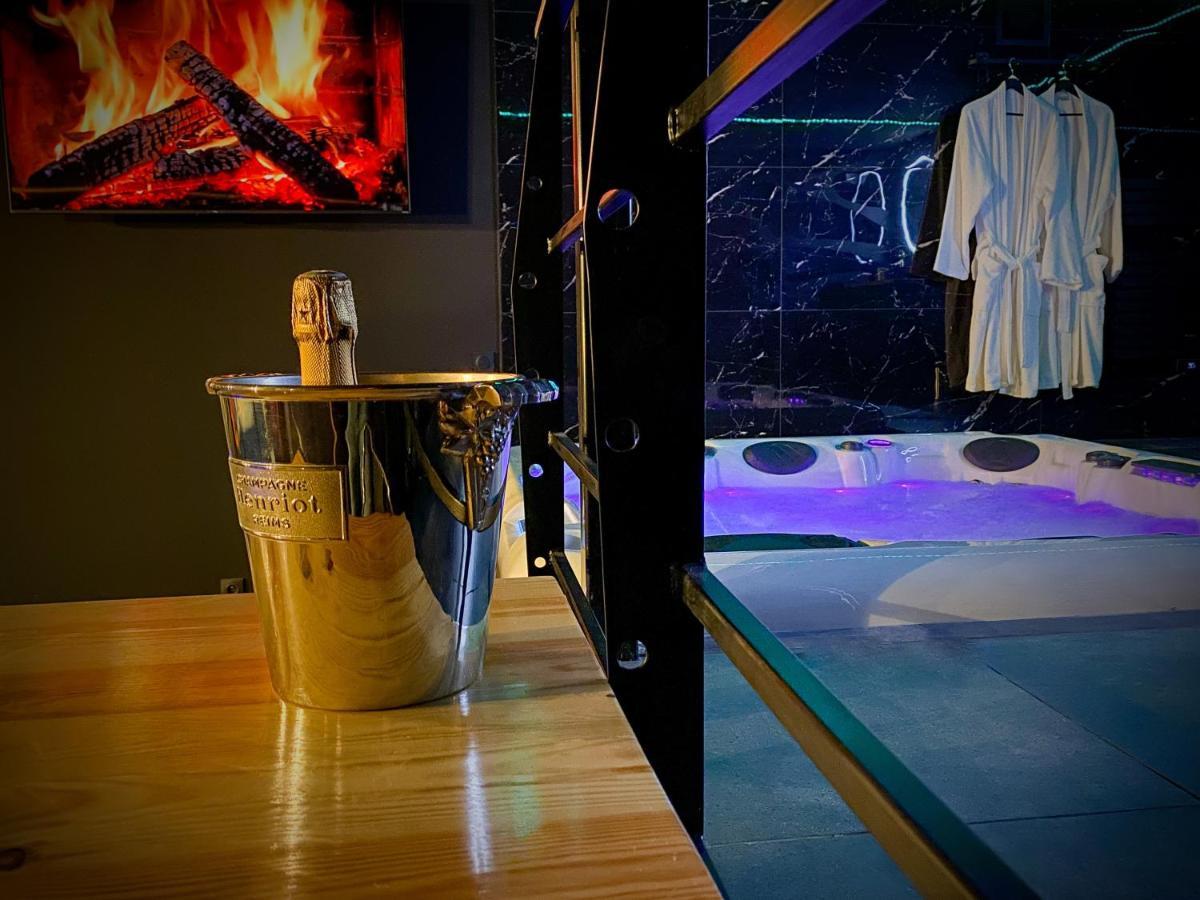 Loveroom Avec Jacuzzi 01 Chazey-sur-Ain Exterior foto